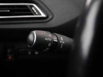 Peugeot 308 II Hatchback Facelifting 1.2 PureTech 130KM 2018 Peugeot 308 Allure automat panorama, zdjęcie 32