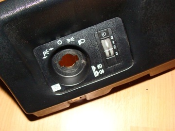 РАМКА ВЫКЛЮЧАТЕЛЯ СВЕТА MERCEDES 190D 190E W201