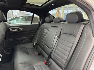 Alfa Romeo Giulia II Sedan Facelifting 2023 2.0 GME Turbo 280KM 2024 Alfa Romeo Giulia Q4 Veloce / Harman/kardon / Szyb, zdjęcie 12