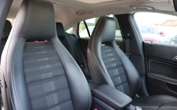 Mercedes CLA C117 Shooting Brake Facelifting 2.1 220 d 177KM 2017 Mercedes-Benz CLA NAVI, Czujniki, Tempomat, Grzane Fotele, Multifunkcja, Z, zdjęcie 16