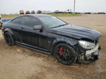 Mercedes Klasa C W205 2013 Mercedes-Benz Klasa C 63 AMG 2013 6.2l 6.2 Benzyna 451KM, zdjęcie 4