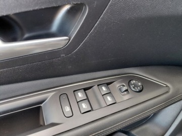 Peugeot 3008 II Crossover 1.2 PureTech 130KM 2019 Peugeot 3008 Full LED Navi Kamera Klimatronik Sensor 1.2 Benzyna 130KM, zdjęcie 11