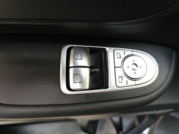 Mercedes Klasa V W447 Długi Facelifting 2.0 220d 163KM 2021 Mercedes-Benz V 220 d 9G-Tronic/163KM, zdjęcie 21