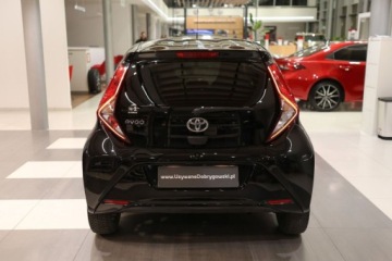 Toyota Aygo II Hatchback 3d Facelifting 1.0 VVT-i 72KM 2021 Toyota Aygo 1.0 VVT-i Black Edition X-shift Benzyna 72KM, zdjęcie 3
