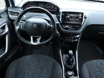 Peugeot 2008 I SUV 1.2 PureTech 110KM 2015 Peugeot 2008 1.2 PureTech, Salon Polska, zdjęcie 6