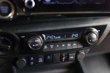 Toyota Hilux VIII Podwójna kabina Facelifting 2.8 D-4D 204KM 2024 Toyota Hilux 2.8 D-4D mHEV Double Cab Executive 4x4 aut 2.8 Diesel 204KM, zdjęcie 15