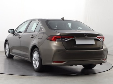 Toyota Corolla XII Sedan 1.5 VVT-i 125KM 2022 Toyota Corolla 1.5 VVT-i, Salon Polska, zdjęcie 3