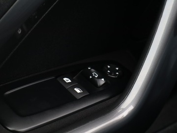 Peugeot 2008 I SUV Facelifting 1.2 PureTech 82KM 2017 Peugeot 2008 1.2 PureTech, Salon Polska, zdjęcie 16