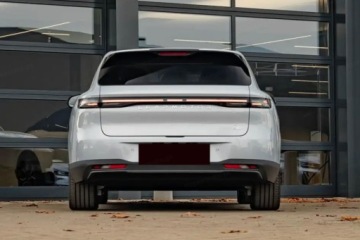 Leapmotor 2026 B10 Design Hybrid EV 18,8 kWh 218KM, zdjęcie 3