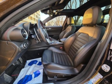 Alfa Romeo Giulia II Sedan Facelifting 2.0 Turbo 280KM 2023 ALFA ROMEO GIULIA ESTREMA A TI Q4, 2.0l Turbo 280KM Bezwypadkowy 23,434km, zdjęcie 4