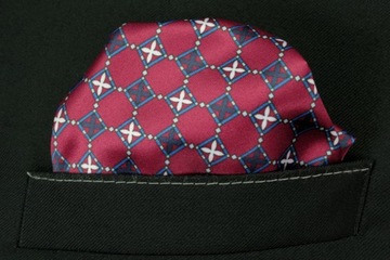 Красный нагрудный платок с геометрическим узором