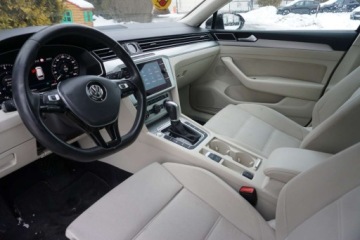 Volkswagen Passat B8 Variant 1.8 TSI BlueMotion Technology 180KM 2018 Volkswagen Passat Hak DSG Virtual Cockpit Podgrz. fotele ACC Kamera, zdjęcie 7