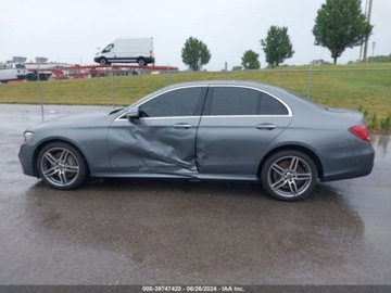 Mercedes Klasa E W213 2020 Mercedes-Benz Klasa E 2020 Mercedes-Benz E-Class E 450 4MATIC Sedan 2.0, zdjęcie 13