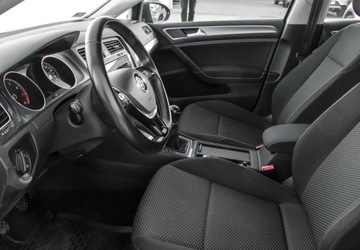 Volkswagen Golf VII Hatchback 3d Facelifting 1.0 TSI 115KM 2019 Volkswagen Golf 1.0 TSI 116KM Trendline Czujniki Przod Tyl Front Assist, zdjęcie 9