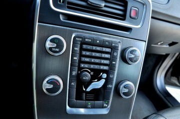 Volvo V60 I Kombi Facelifting 2.0 D3 136KM 2014 Volvo V60 2.0 D3 5-Cylindrów Lift Digital Led, zdjęcie 13