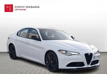 Alfa Romeo Giulia II Sedan Facelifting 2.0 Turbo 280KM 2021 Alfa Romeo Giulia 2.0 280KM 4x4 Q4 Czerwona Skora Kamera Szyberdach ElekrP, zdjęcie 6