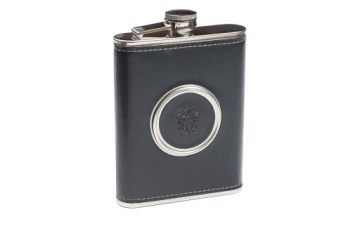 ГРУДЬ СО СКРЫТЫМ СТЕКЛОМ, ПОКРЫТЫМ КОЖЕЙ