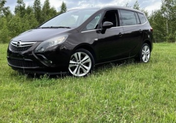 Opel Zafira C Tourer 1.4 Turbo ECOTEC 140KM 2015 Opel Zafira fabryczne LPG, klimatyzacja, 7 osob, NAVI, 1.4 BenzynaLPG