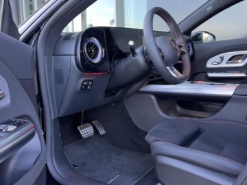 Mercedes CLA C118/X118 2025 MERCEDES-BENZ CLA 220 4-Matic AMG Line 1.5 (190KM) 2025, zdjęcie 4