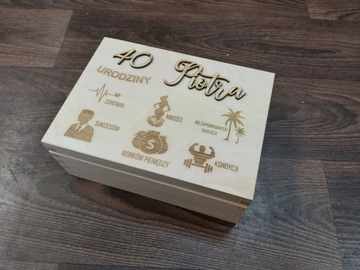 Коробка на день рождения с гравировкой и персонализацией.