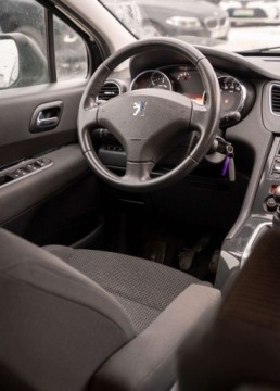 Peugeot 5008 I Minivan Facelifting 2.0 HDi 150KM 2015 Peugeot 5008 Peugeot 5008 I 2.0 BlueHDi 150KM 7-osobowy 2.0 Diesel 150KM, zdjęcie 15