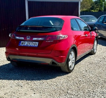 Honda Civic VIII Hatchback 3d 1.8 i-VTEC 140KM 2011 Honda Civic 1.8 i-VTEC 140KM benzyna niski przebieg PDC Climatronic welur, zdjęcie 7