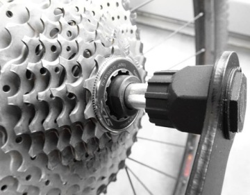 СЪЕМНИК КАССЕТ ДЛЯ ВСЕХ ОСЕЙ С КЛЮЧОМ PROX С РУЧКОЙ