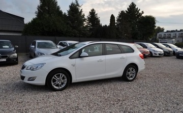 Opel Astra J Sports Tourer 1.4 Twinport ECOTEC 100KM 2012 Opel Astra 150 JAHRE Benzyna Tempomat Cz. parkowania Klimatyzacja 1.4 100KM, zdjęcie 10