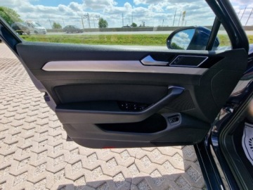 Volkswagen Passat B8 Variant 2.0 TDI BlueMotion SCR 150KM 2016 Volkswagen Passat 2.0 150Ps DSG Navi Alu Zarej.PL Gwarancja 2.0 Diesel, zdjęcie 9