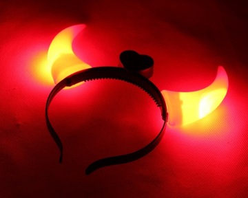 Повязка на голову СВЕТЯЩИЕСЯ рога дьявола PARTY CARNIVAL цвет