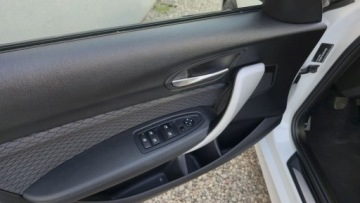 BMW Seria 1 F20-F21 Hatchback 5d Facelifting 2017 118i 136KM 2017 BMW Seria 1 1,5 benzyna 136 KM NAVI bi xenon zarejestrowany 1.5 Benzyna, zdjęcie 6