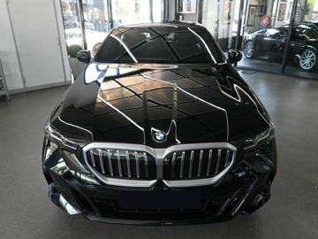 BMW Seria 5 G90-91 Touring 2.0 520d 197KM 2025 BMW Seria 5 520d xDrive Sport Sedan 2.0 (197KM) 2025, zdjęcie 3