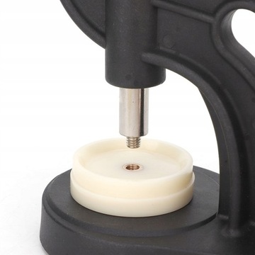 Корпус часов 20 см. Нажмите на заднюю часть часов ближе.