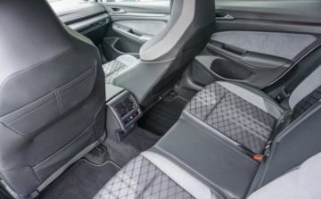 Volkswagen Golf VIII Variant 1.5 eTSI 150KM 2023 Volkswagen Golf Volkswagen Golf 1.5 eTSI MHEV R-Line DSG 1.5 Benzyna 150KM, zdjęcie 25