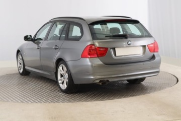 BMW Seria 3 E90-91-92-93 Touring E91 2.0 318d 143KM 2011 BMW 3 318 d, Xenon, Klima, Klimatronic, Tempomat, zdjęcie 3
