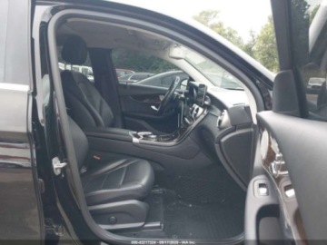 Mercedes GLC C253 2017 Mercedes-Benz GLC 2017 r., 2,0L 300 COUPE 4MATIC 2.0 Benzyna 241KM, zdjęcie 8