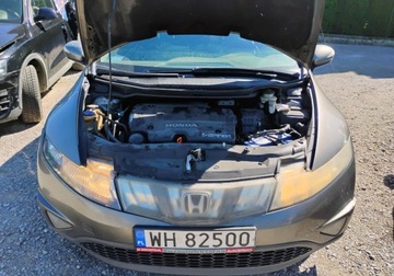 Honda Civic VIII Hatchback 3d 2.2 i-CTDi 140KM 2007 Honda Civic 2007r, 2.2 CDTI. Delikatnie przetarty prawy bok. Jezdzi. 2.2, zdjęcie 4