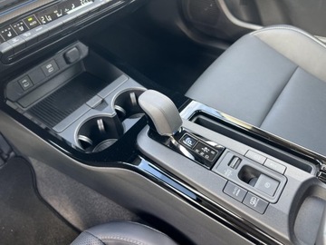 Toyota Prius V (XW60) 2.0  Hybrid Dynamic Force Plug-in 223KM 2023 Toyota Prius Plug-in Hybrid Executive V (2023-), zdjęcie 17