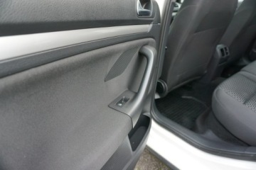 Volkswagen Golf VI Variant 1.6 TDI-CR DPF BlueMotion 105KM 2011 Volkswagen Golf Variant 1.6 TDi 105KM, zdjęcie 12