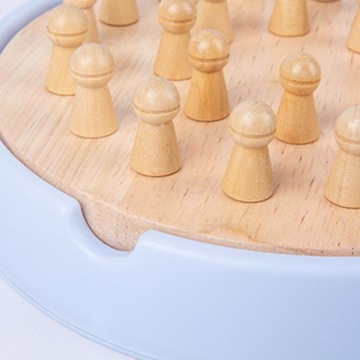 Деревянные шахматы, веселый цвет