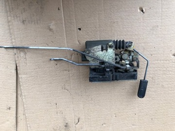 LEVÝ PŘEDNÍ ZÁMEK DVEŘE RENAULT MASTER 97-03 2.5 DCI