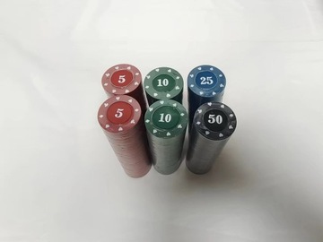 Zestaw do Pokera 300 Żetonów Żetony Texas Poker Walizka Karty Mocny Kostki