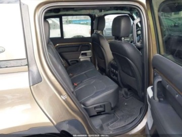 Land Rover Defender IV (L663) 2024 Land Rover Defender 130 P300 S 2024 3.0 Benzyna 296KM, zdjęcie 13