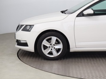 Skoda Octavia III Kombi Facelifting 1.6 TDI 115KM 2019 Skoda Octavia 1.6 TDI, Salon Polska, zdjęcie 14