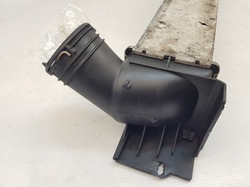 BMW 1 E81 2.0D INTERCOOLER CHLADIČ VZDUCHU ORIG.