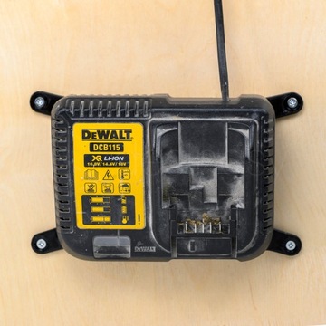Монтажный держатель для зарядного устройства Dewalt DCB115 18V XR Простая и быстрая установка.