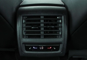 Volkswagen Golf VIII Hatchback 2.0 TSI 190KM 2023 Volkswagen Golf Variant 2.0TSI 190KM R-Line DSG, Reflektory LED Plus, Podg, zdjęcie 21