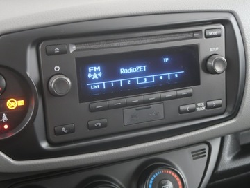 Toyota Yaris III Hatchback 5d Facelifting 2017 1.5 Dual VVT-iE 111KM 2019 Toyota Yaris 1.5 Dual VVT-i, Salon Polska, zdjęcie 12