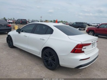 Volvo S60 III 2024 Volvo S60 B5 Plus Black Edition 2024 2.0 Benzyna 247KM, zdjęcie 2