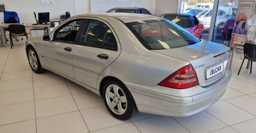 Mercedes Klasa C W203 Sedan W203 2.1 (C 220 CDI) 143KM 2003 Mercedes-Benz Klasa C C220 143KM Klimatyzacja W203 2.1 Diesel 143KM, zdjęcie 7